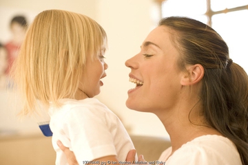 Tips Menenangkan Anak saat Terjadi Bom