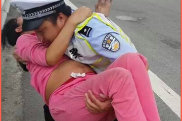 Polisi di Cina Bantu Persalinan di Mobil
