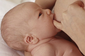 Bayi Mulai Suka Gigit puting
