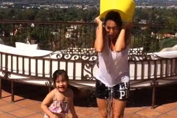 Tren Ice Bucket Challenge Para Selebriti 