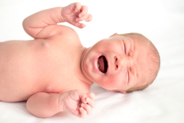 Kiat Mengatasi Perut Kembung pada Bayi