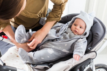 Pakaian Tepat Untuk Bayi Saat Musim Hujan