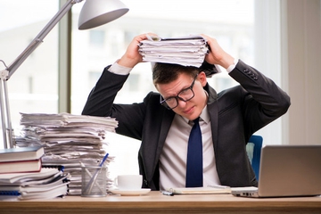 Suami Terlalu Sibuk di Kantor? Lakukan 5 Hal ini, Moms!