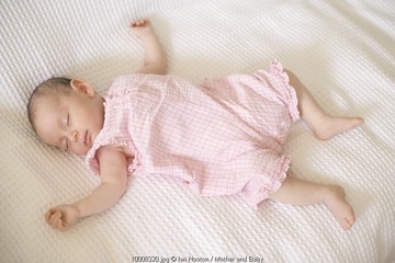 Manfaat Tidur dengan Lampu Redup bagi Newborn