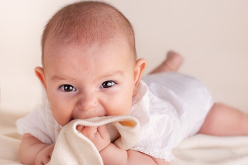 Cara Mudah Membersihkan Lidah Bayi dan Manfaatnya