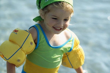Agar Si Kecil Aman Berenang