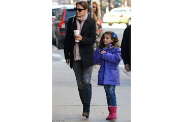 Gaya Kasual Katie Holmes & Suri Cruise