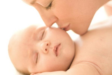 Bahayakah Bayi Tidur dengan Mata Terbuka?