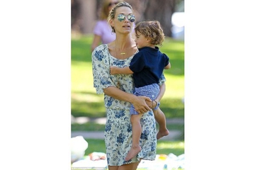 Molly Sims:  Sulitnya Kembali Langsing Pasca Melahirkan