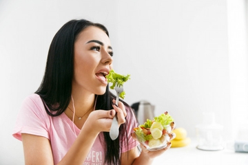 Mau Mudah Turunkan Berat Badan? Lakukan Ini Saja, Moms