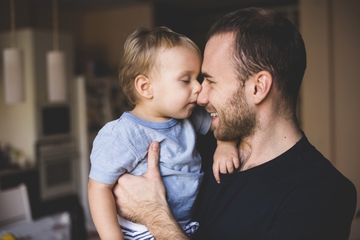Bayi yang Mirip Dengan Ayahnya Tumbuh Lebih Sehat