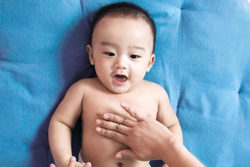 Atasi Sembelit Bayi Dengan Pijat ILU