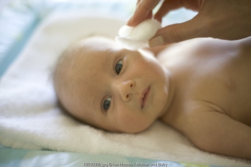 Membersihkan Bayi Baru Lahir