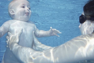 Yuk, Ajak Bayi Berenang!