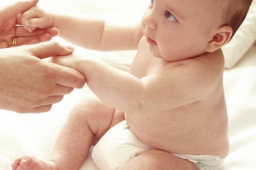 Bayi Belajar Duduk di Usia 3-6 Bulan