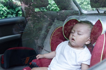 Jangan Meninggalkan Anak di Dalam Mobil!