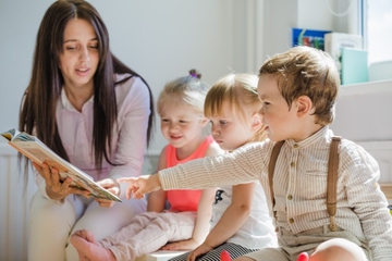 5 Alasan Bebas Bersalah Menitipkan Anak di Daycare