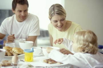 Tips Kenalkan Makanan Sehat untuk Si Kecil