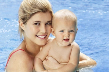 Ajari Bayi Berenang