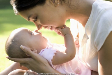 Tips Membantu Bayi Berkomunikasi