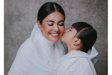 Jalani Kemo, Denada Hindarkan Anak Lihat Cermin