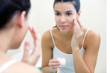 Tips Mengatasi Kulit Kering saat Hamil