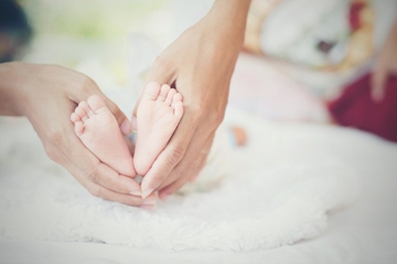Kiat Merawat Bayi Baru Lahir di Hari-hari Pertama