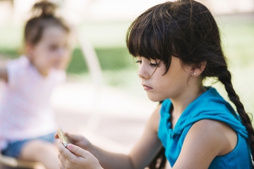 Moms, Ini Cara Sederhana Jelaskan Kematian pada Anak