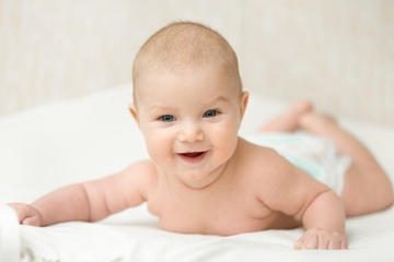 Tips Ajak Bayi Melakukan Tummy Time