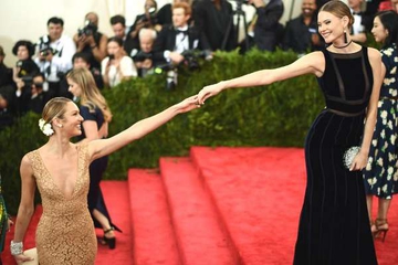 Menyusul Behati Prinsloo, Model Candice Swanepoel Umumkan Kehamilannya