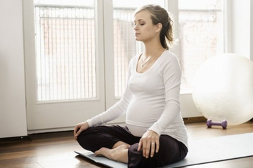 Yoga Kurangi Stres Ibu Hamil