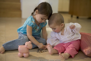 5 Tips Mengajarkan Anak untuk Menabung