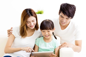 Cara Tepat Asuh Si Kecil di Era Digital 