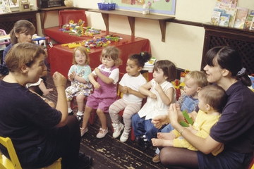 Bersahabat dengan Guru Anak di Sekolah