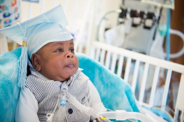 Setelah 1 Tahun di NICU, 'Baby Bun' Pulang