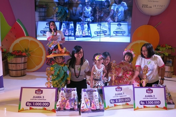 Pesta Kostum di M&B Fair Bandung Hari Ke-3