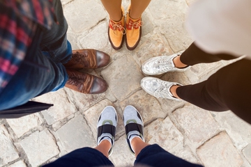 7 Rekomendasi Merek Sepatu Lokal untuk Moms Aktif!