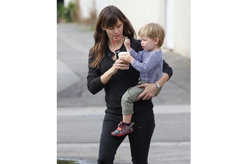 Jennifer Garner Kompak dengan Anak