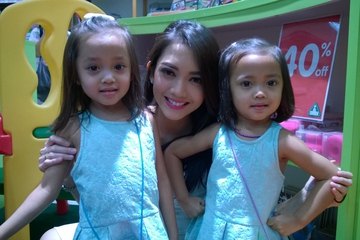 Ririn Dwi Ariyanti Batasi Anak Main Gadget