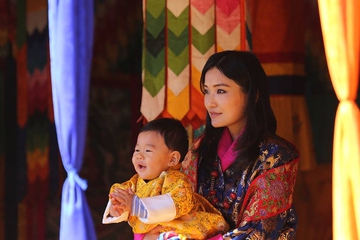 Pangeran Bhutan ini Tidak Kalah Imut dari Prince George