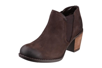 Tampil Berbeda dengan Ankle Boots