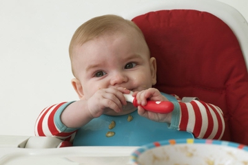 5 Makanan yang Wajib Dicoba Anak Sebelum 12 Bulan