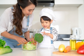 Tips Ampuh agar Anak Mau Makan Makanan Bergizi