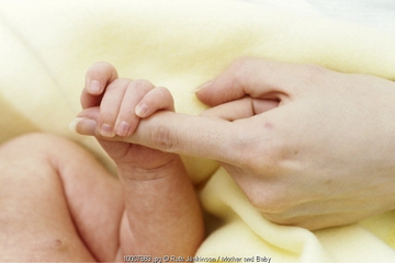 4 Tips Menggunting Kuku Bayi yang Aman