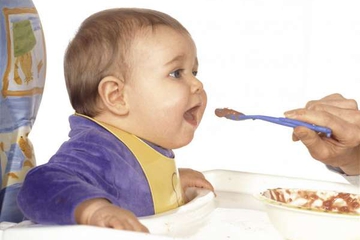 Moms, Jangan Tunda Pemberian MPASI kepada Bayi!