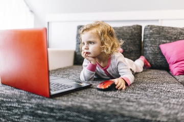 Moms, Ini Tips Menjaga Keamanan Anak di Media Sosial