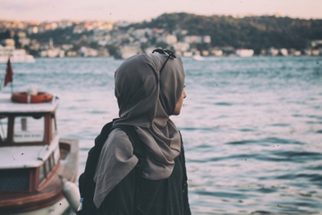 Sakit Kepala saat Berhijab? Ini Penyebab dan Cara Mengatasinya