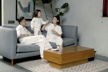 Gaya Keren #DiRumahAja ala Ellyse Sinsilia & Ernanda Putra