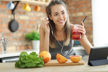 Tips Menjaga Pola Makan Sehat Selama Work From Home