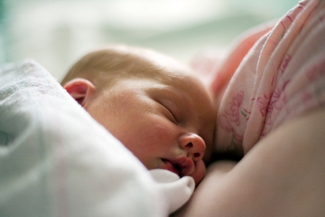 Rahasia di Balik Senyum Manis Si Kecil Saat Tidur